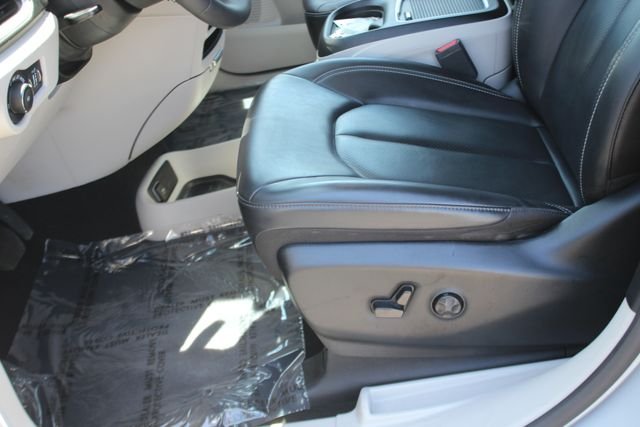 Used 2023 Silver Chrysler Touring L image 20