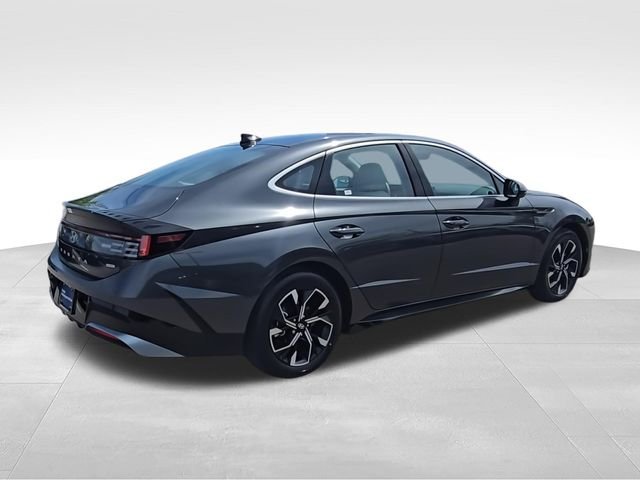 Used 2025 Gray Hyundai SEL image 8