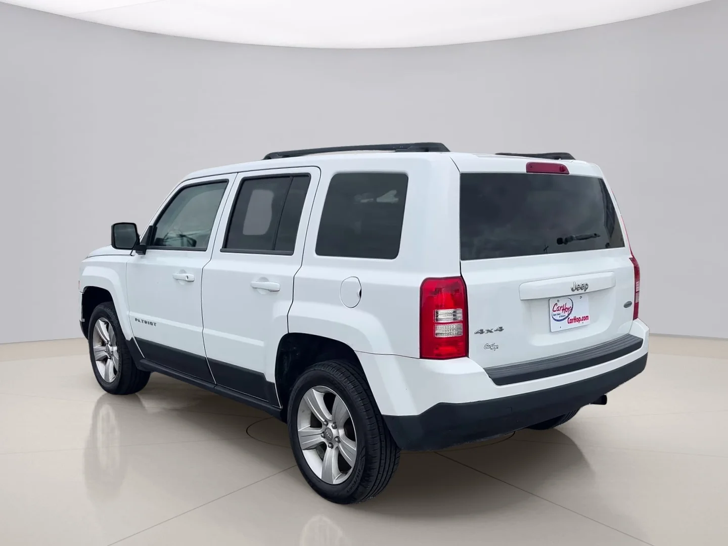 Used 2014 White Jeep LATITUDE 4 image 3