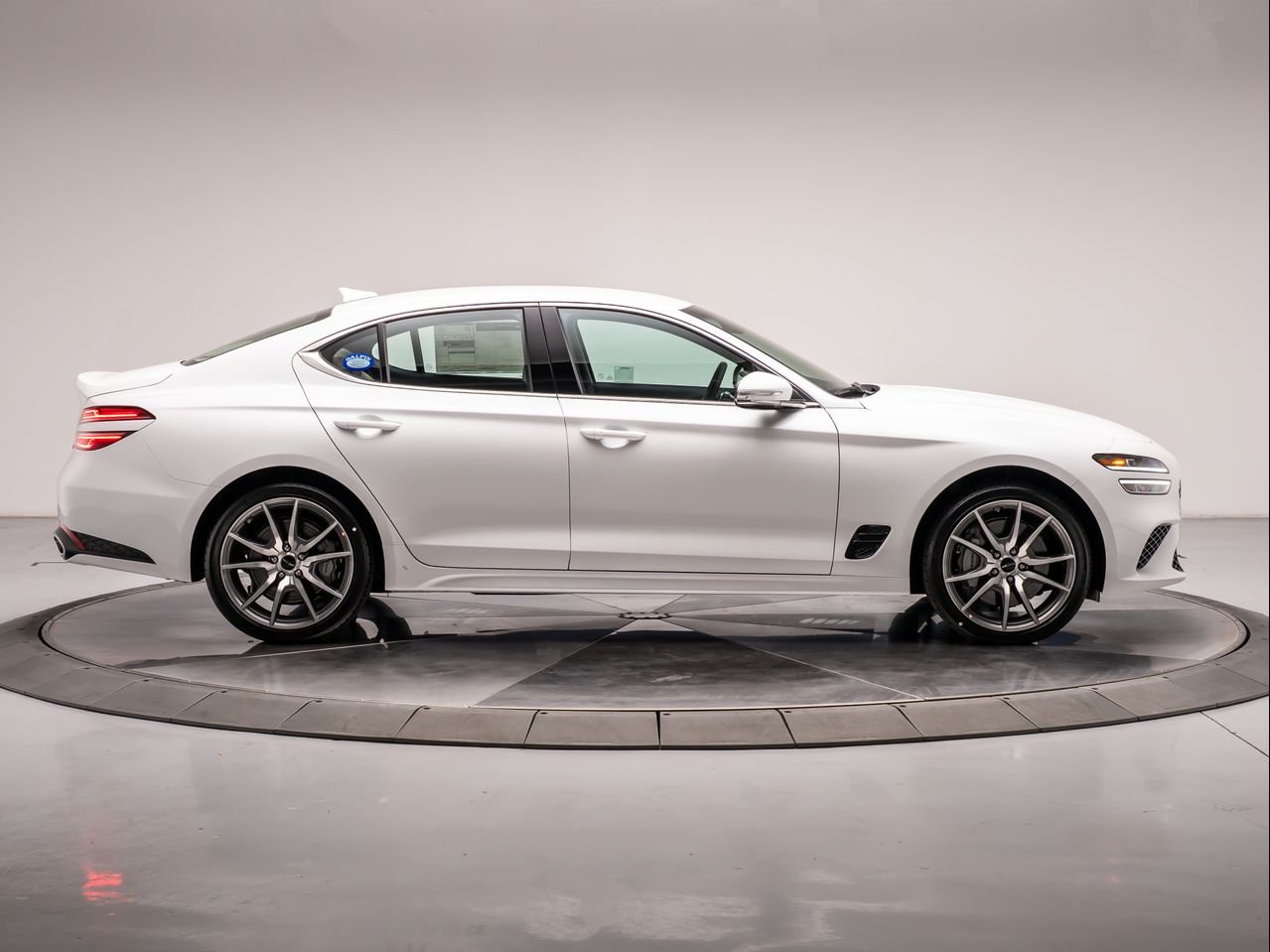 New 2026 Uyuni White Genesis 2.5T image 6