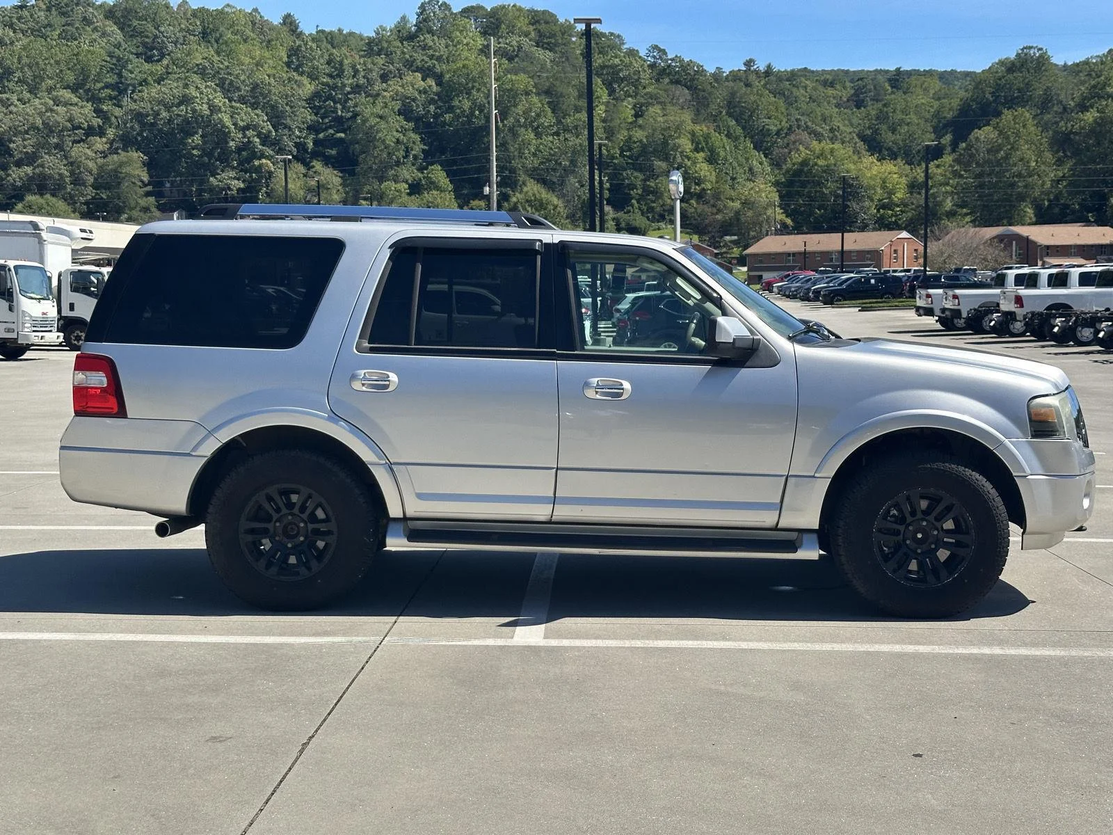 Used 2012  Ford Limited image 8