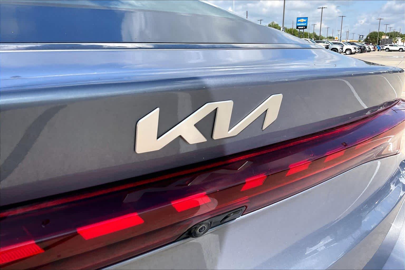 Used 2022 Everlasting Silver Kia LXS image 30