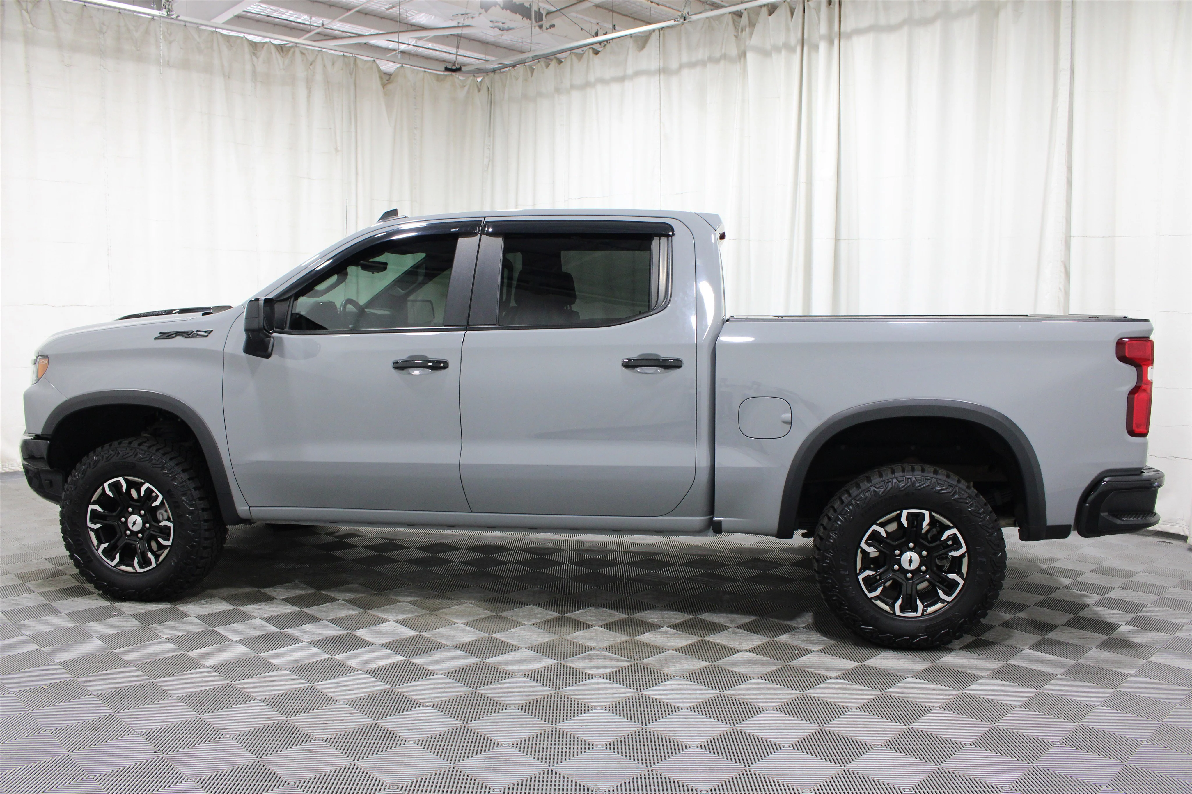 2024 Chevrolet Silverado 1500 ZR2 - Photo 32