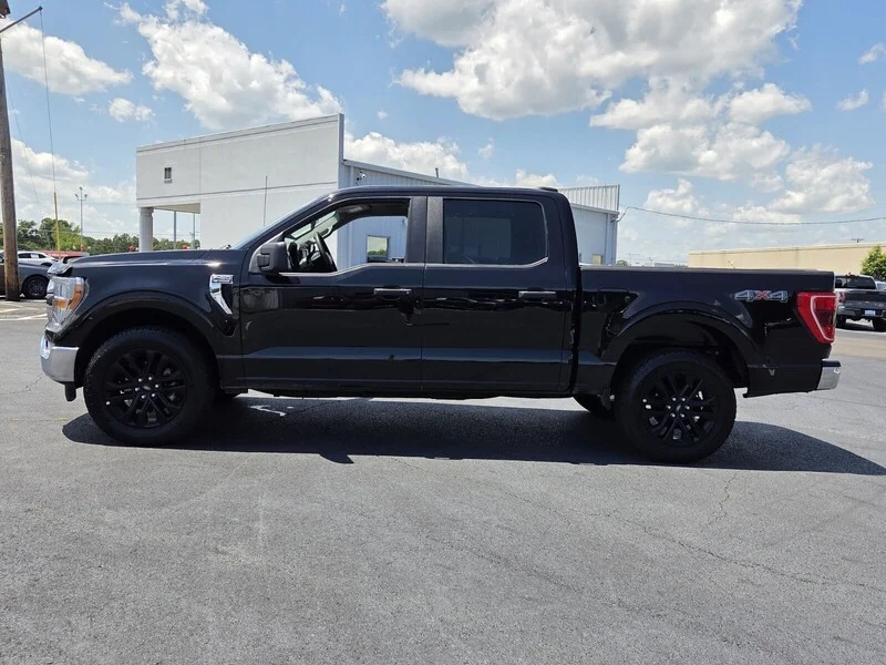 Used 2022 Agate Black Metallic FORD XLT image 2