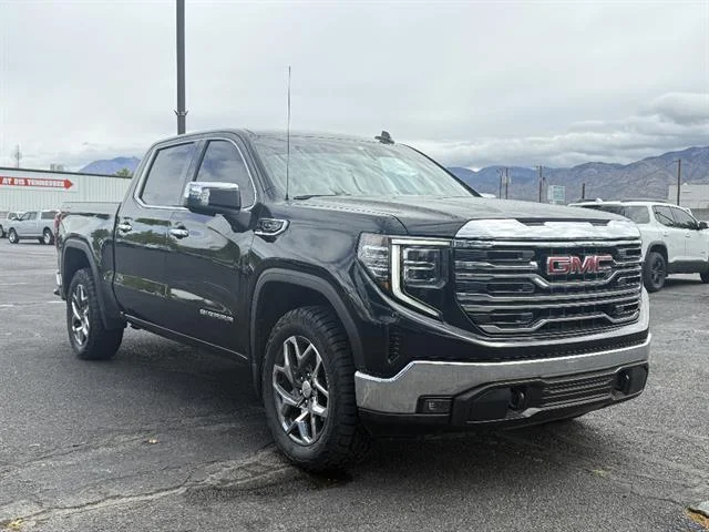 2022 GMC Sierra 4WD Crew Cab Short Box SLT's photo
