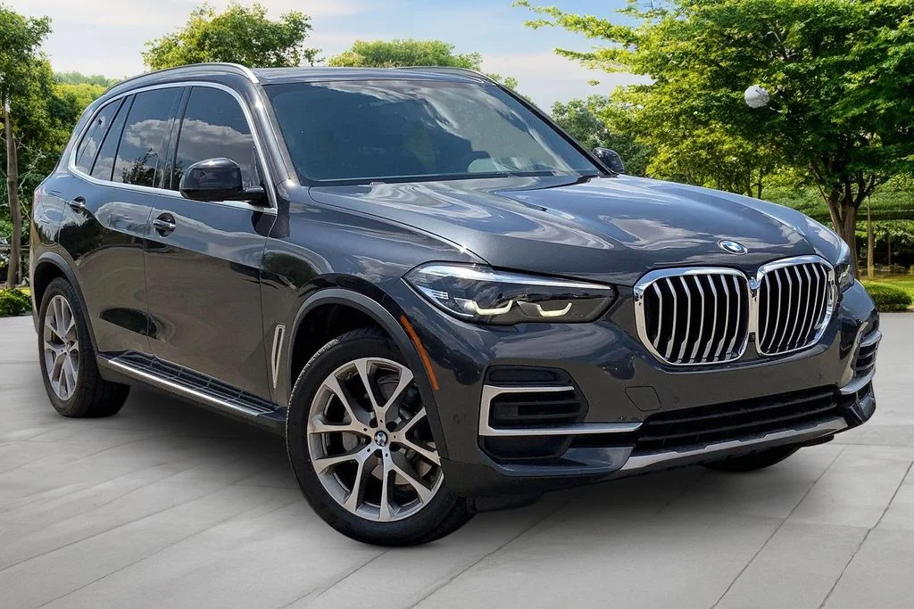 Used 2023 Gray BMW xDrive40i image 3