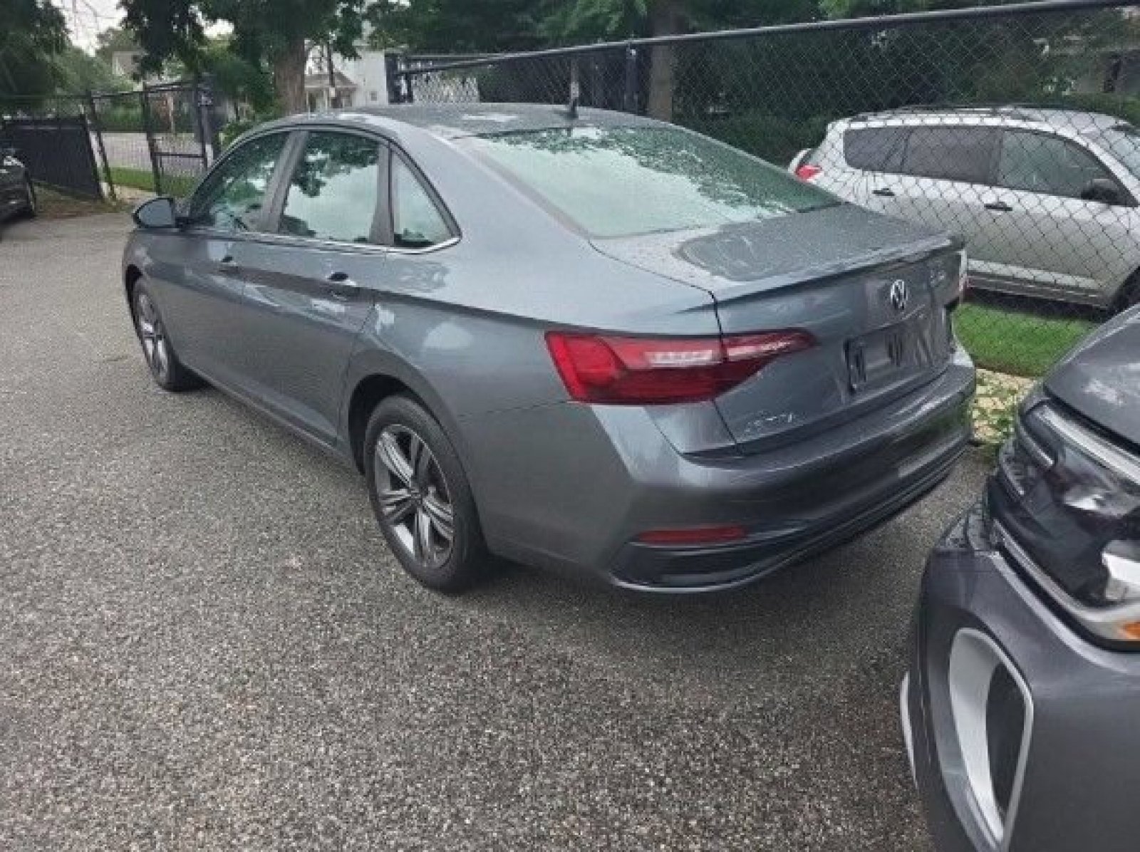 Used 2022 Platinum Gray Metallic Volkswagen SE image 4