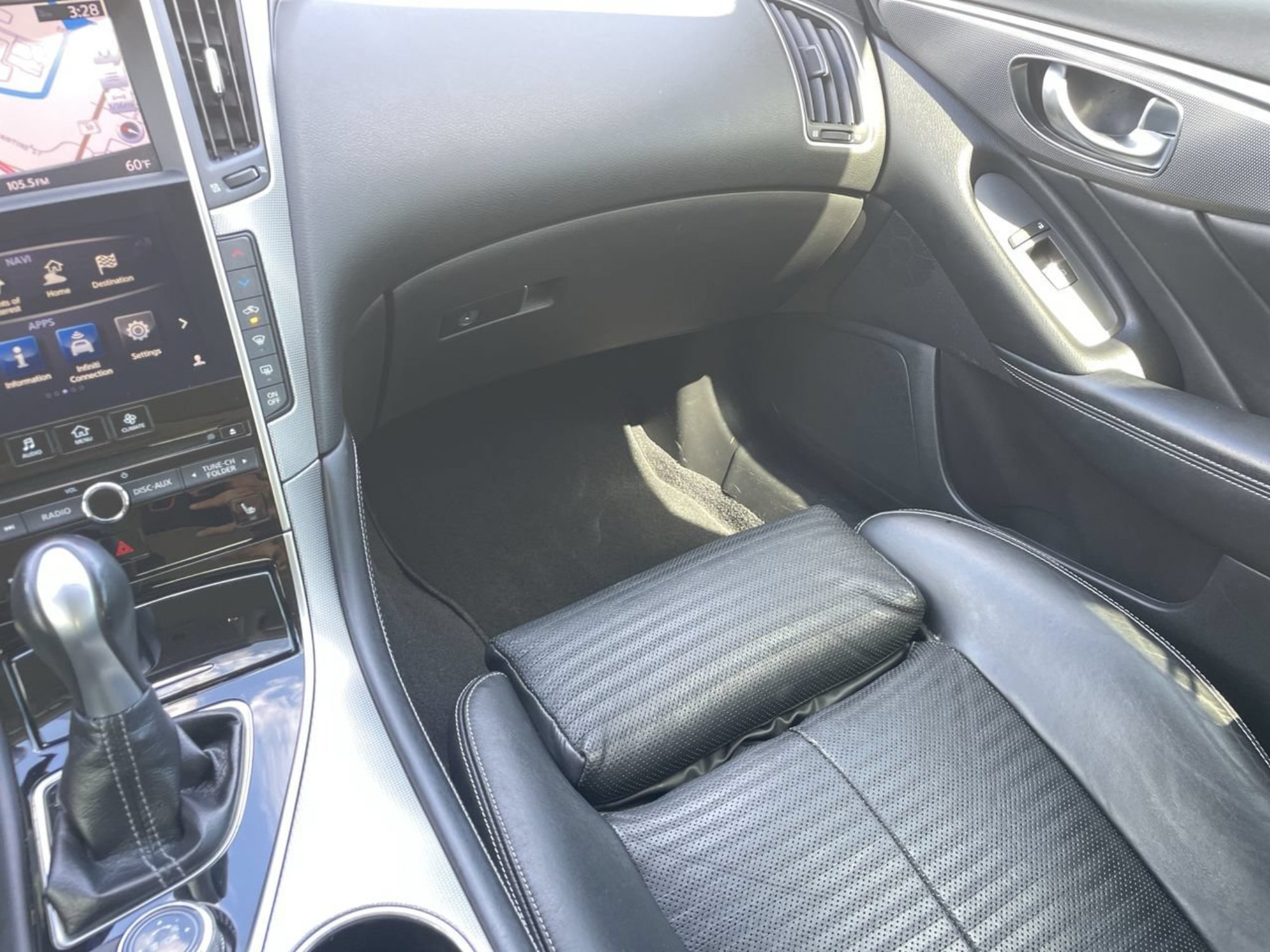 Used 2015 Venetian Ruby INFINITI Sport image 12
