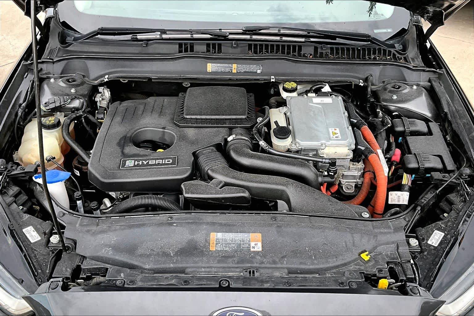 Used 2015 Magnetic Ford Titanium Hybrid image 32