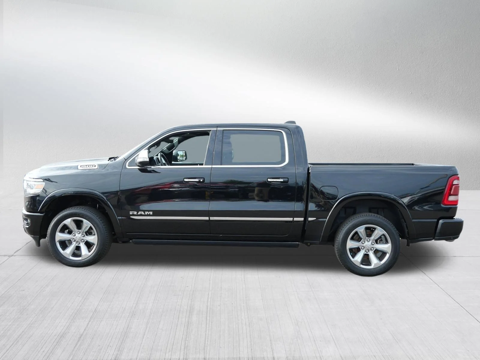 Used 2020 Diamond Black Crystal Pearlcoat Ram Limited image 4