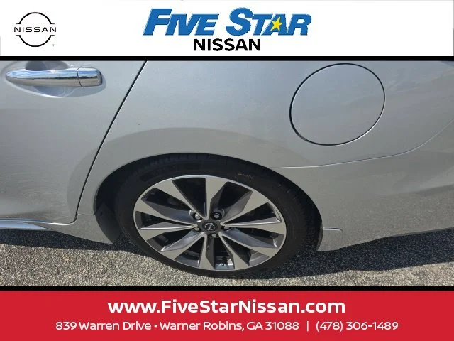Used 2023 Silver Nissan Platinum image 9