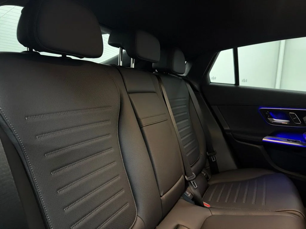 New 2027 White Mercedes-Benz GLC 300 image 24