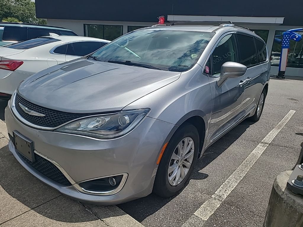 2019 Chrysler Pacifica Touring L's photo