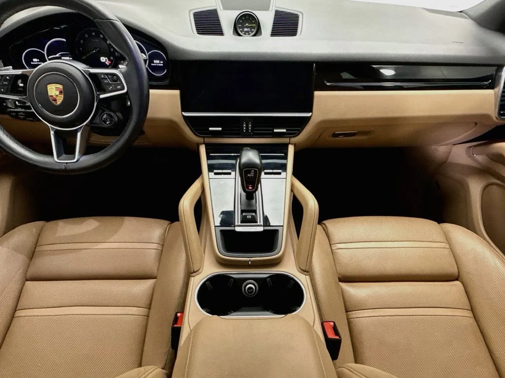 Used 2019  Porsche Base image 13
