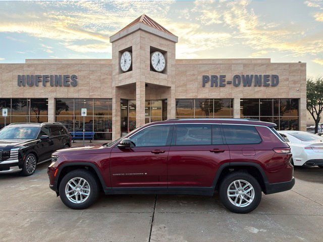 Used 2022 Velvet Red Pearlcoat Jeep Laredo image 1