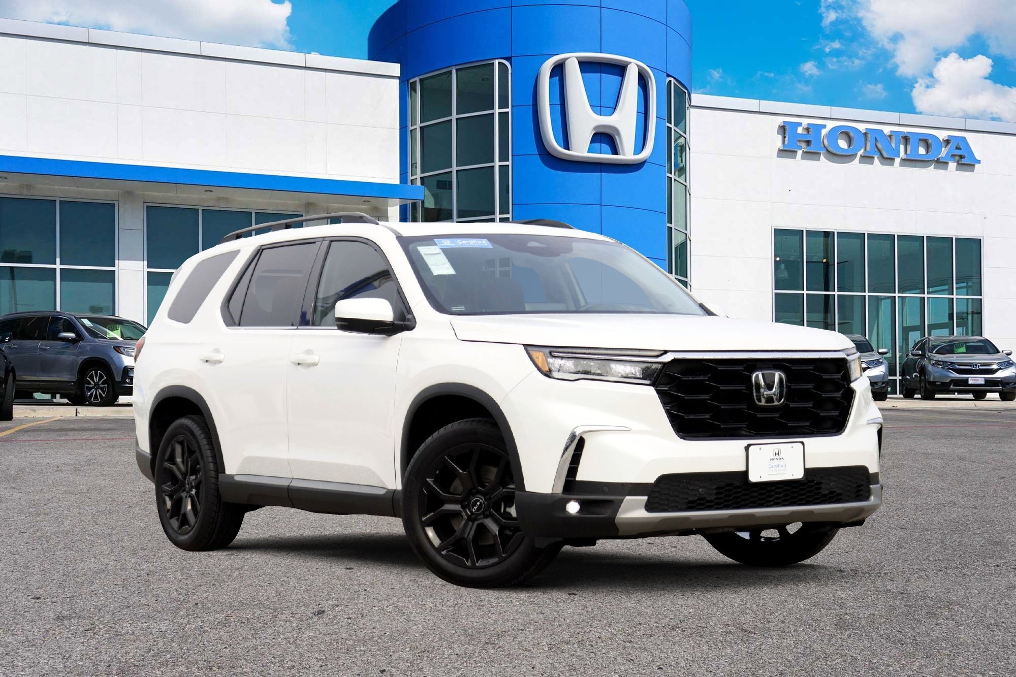 2025 Honda Pilot Touring 2WD's photo