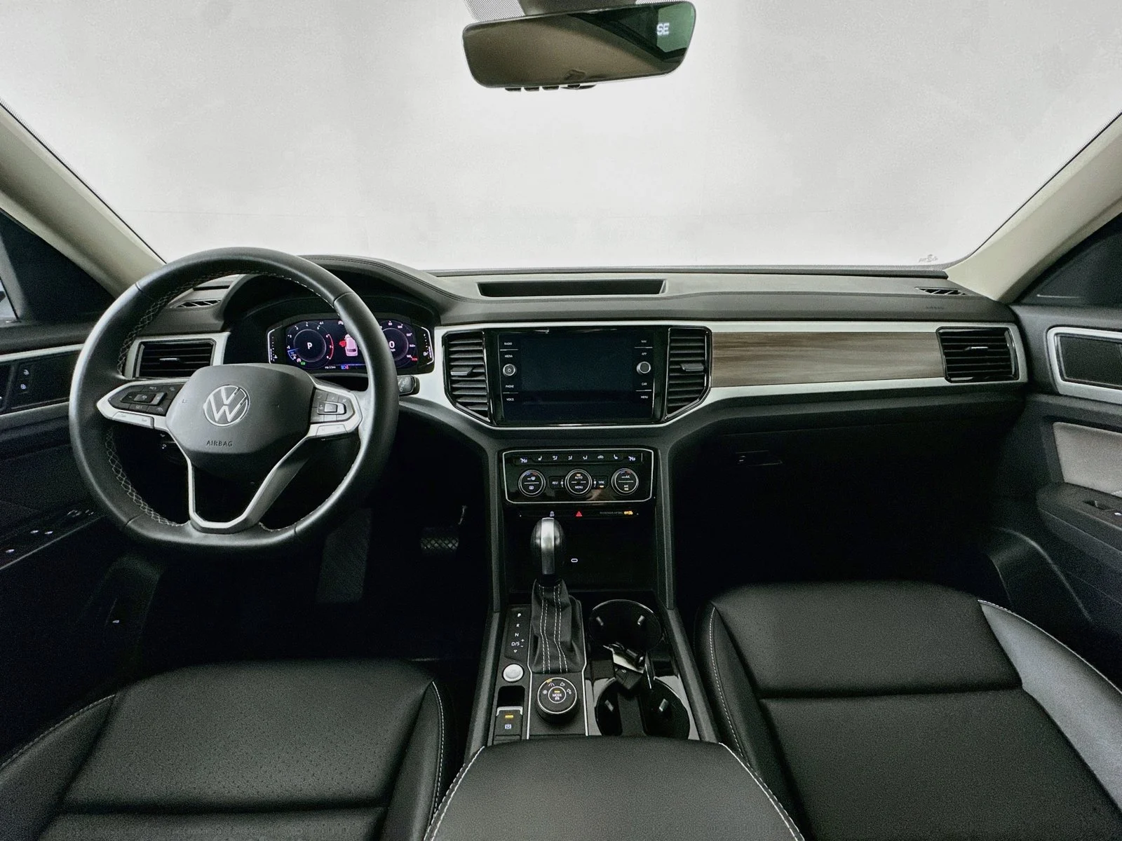 Used 2023 White Volkswagen  image 14