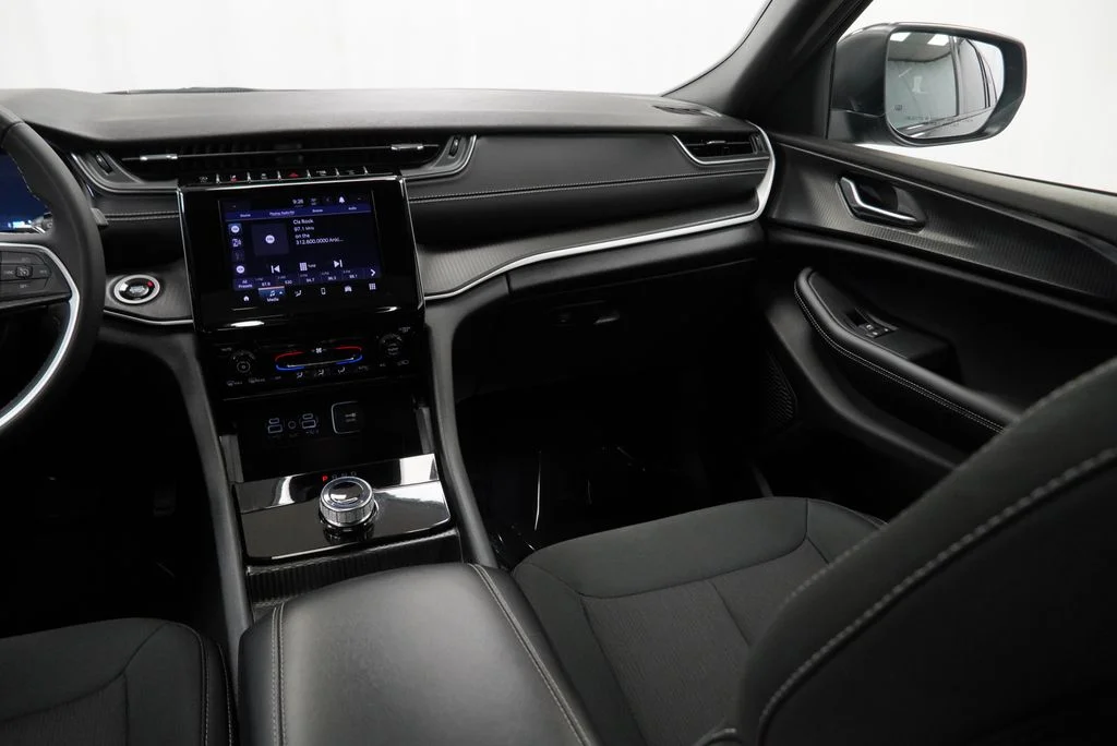 Used 2025 Gray Jeep Laredo image 18