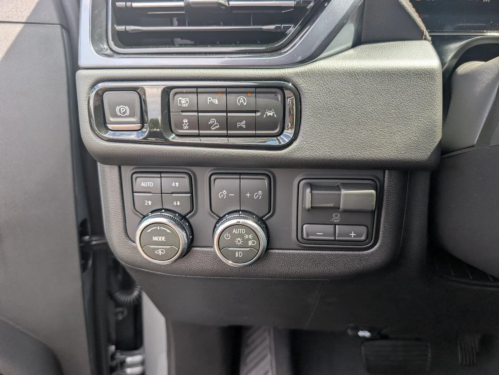 New 2026 Sterling Metallic GMC AT4 image 31