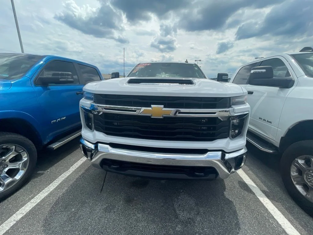 Used 2024 White Chevrolet LT image 3