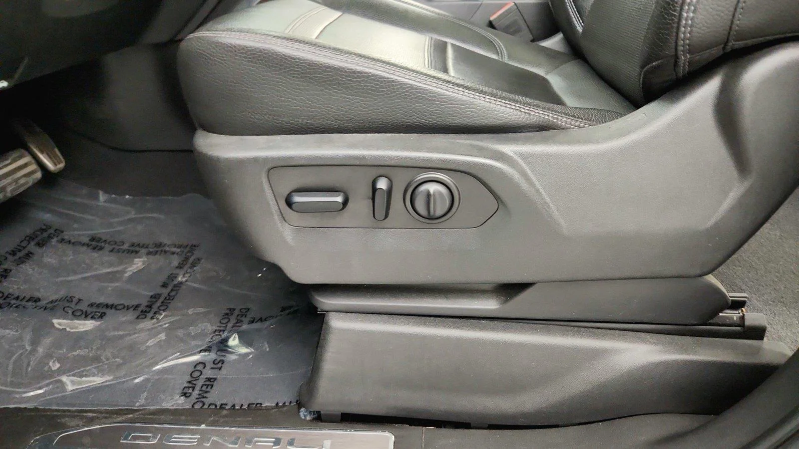 Used 2019 ONYX BLACK GMC Denali image 15