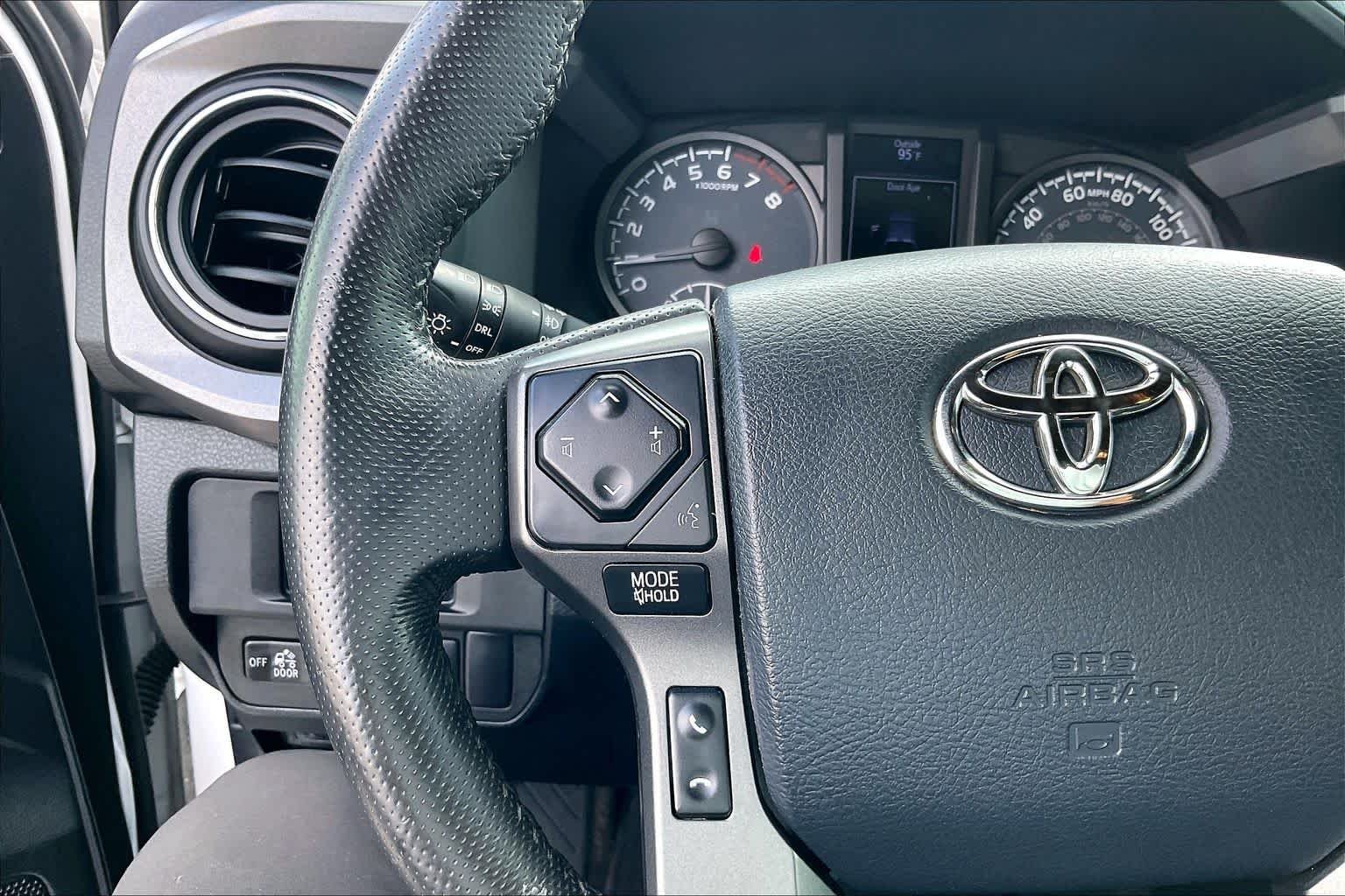 Used 2018  Toyota SR5 image 22