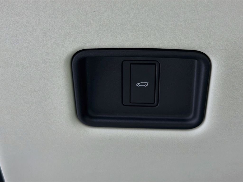 New 2026 Fuji White Land Rover SE image 10