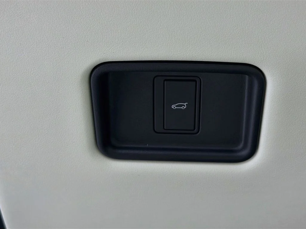 New 2026 Fuji White Land Rover SE image 10