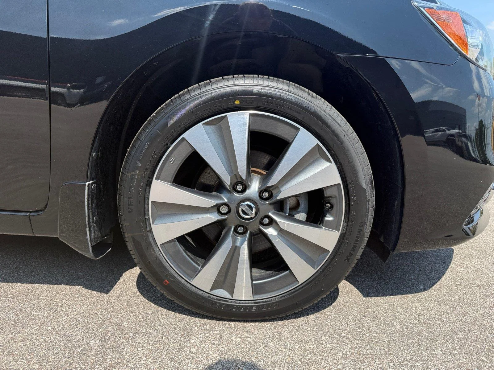 Used 2018 Super Black Nissan SL image 30
