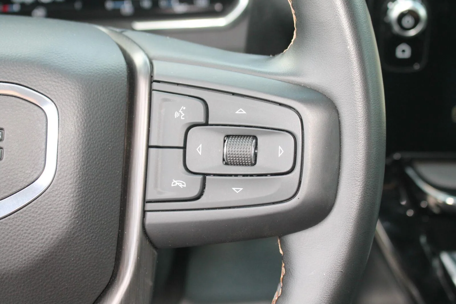 Used 2024 Summit White GMC AT4 image 18