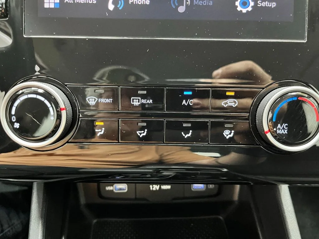 Used 2023 Blue Hyundai SE image 27