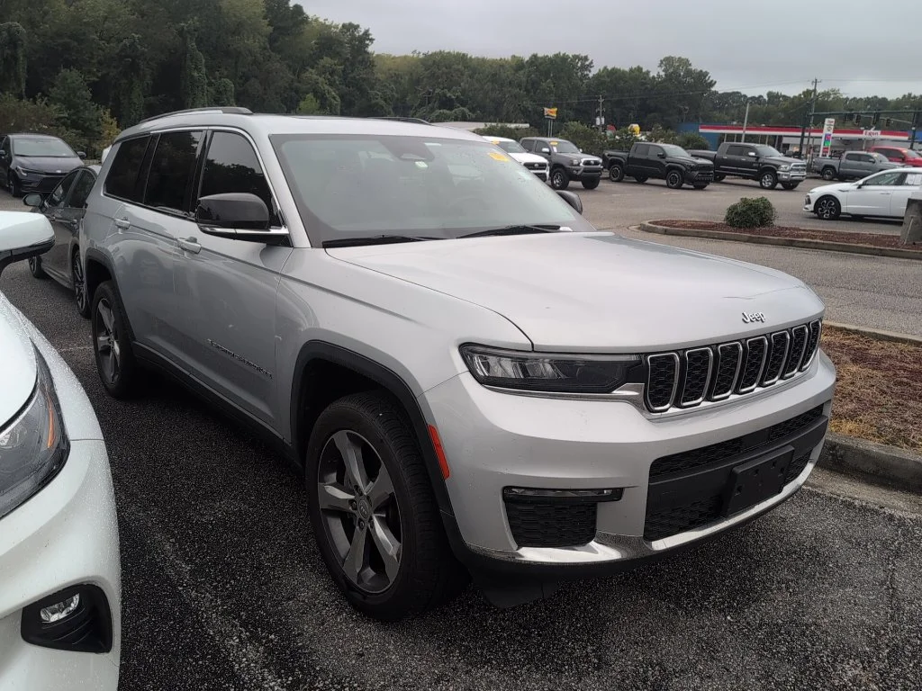 Used 2021 Silver Jeep Limited image 1