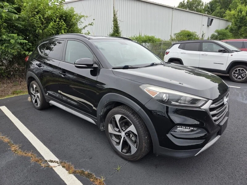Used 2018 BLACK HYUNDAI VALUE image 3