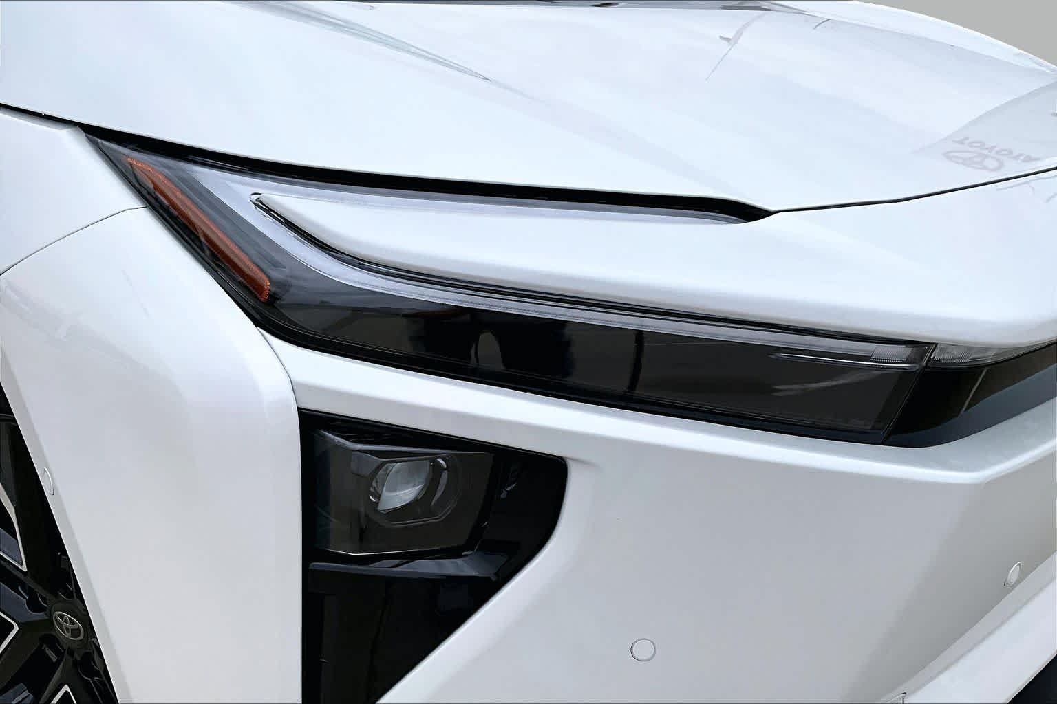 New 2027 Wind Chill Pearl Toyota Limited image 13