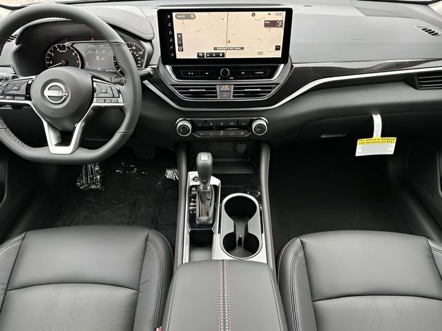 2025 Nissan Altima SR - Photo 7