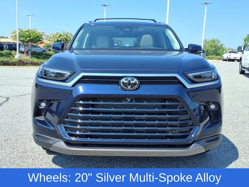 Used 2025  Toyota Limited image 27