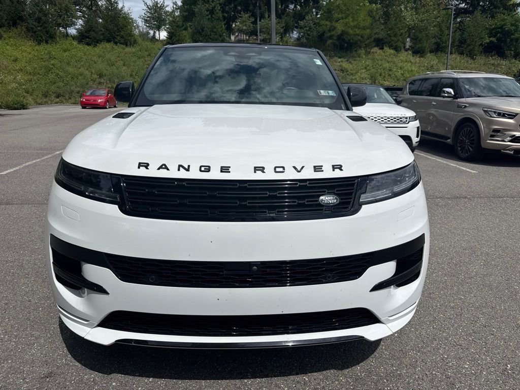 Used 2024 Fuji White Land Rover Dynamic SE image 2