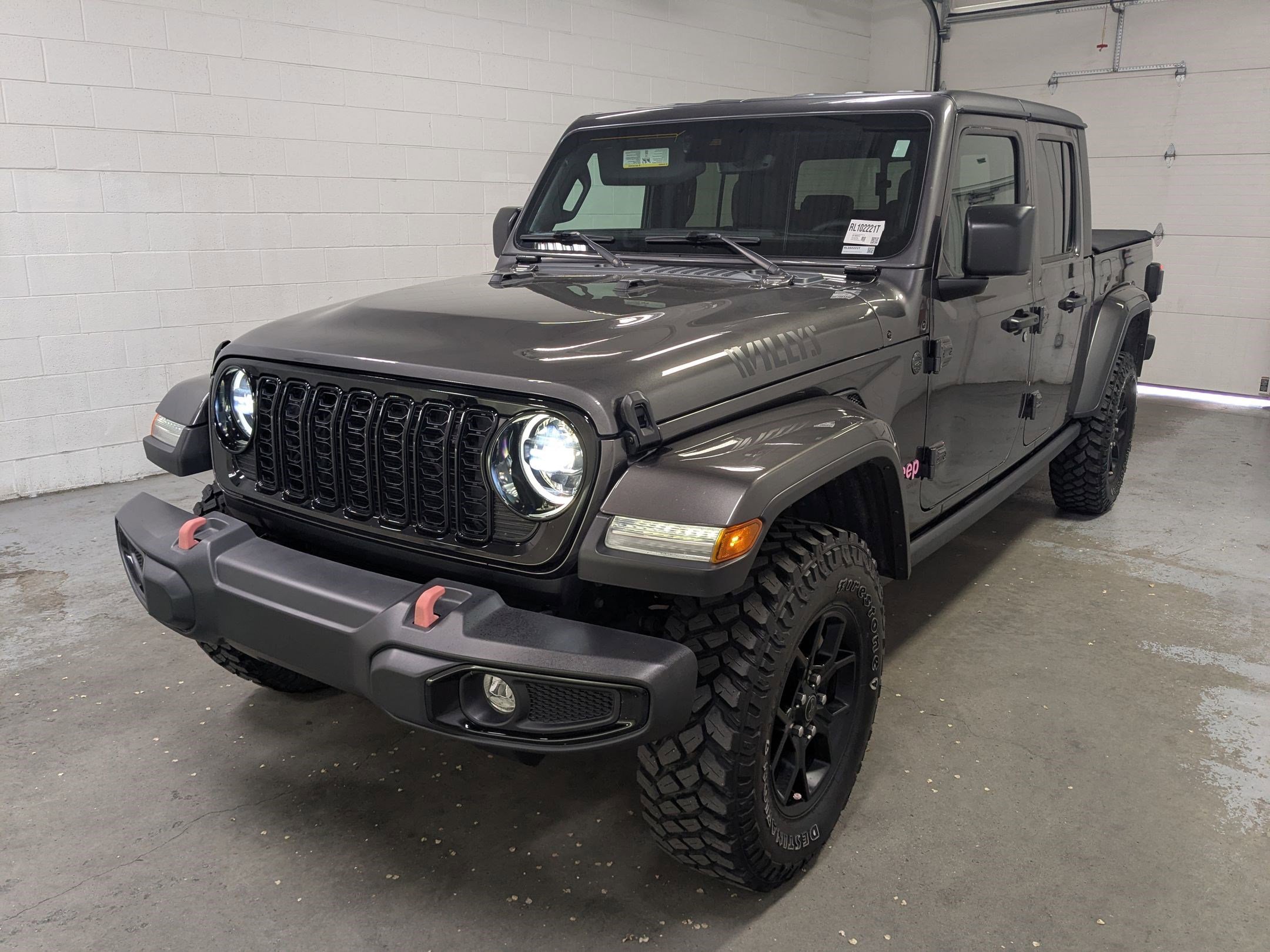 Used 2024 Granite Crystal Metallic Clearcoat Jeep Willys image 9