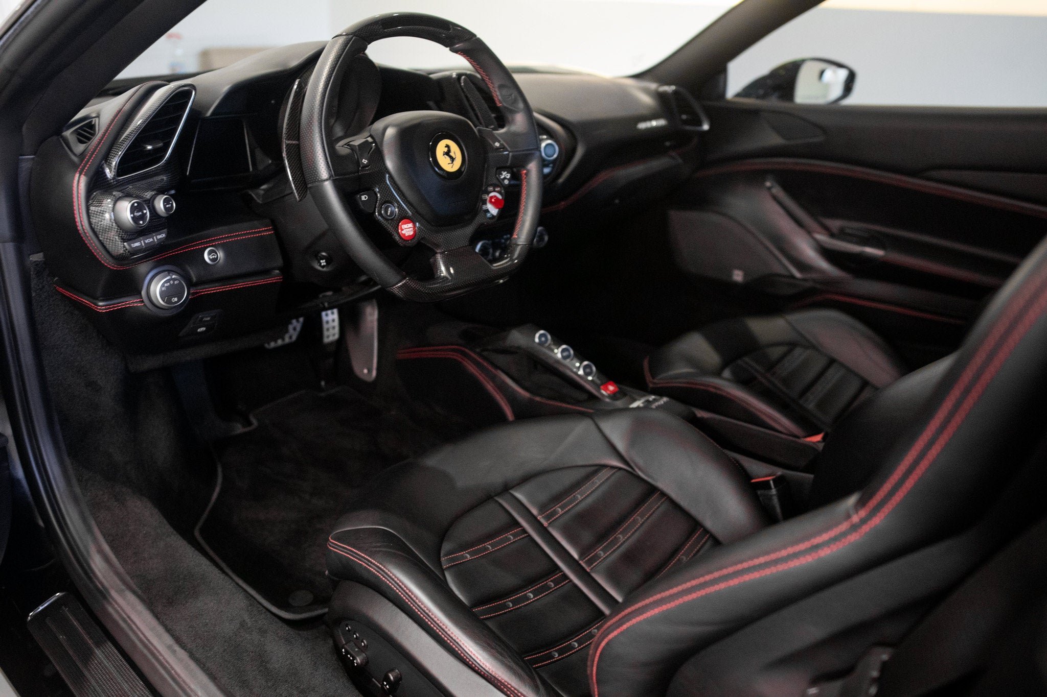Used 2016 Nero Ferrari 2dr Cpe image 13