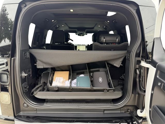 New 2026 Fuji White Land Rover X-Dynamic SE image 18