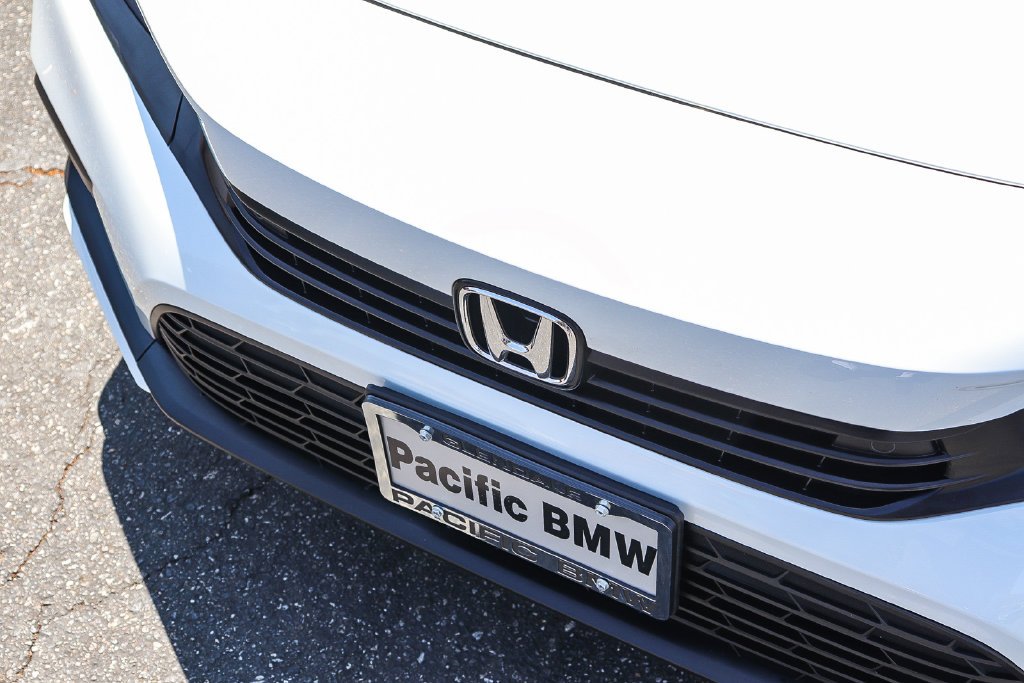 Used 2024 White Honda Touring image 11
