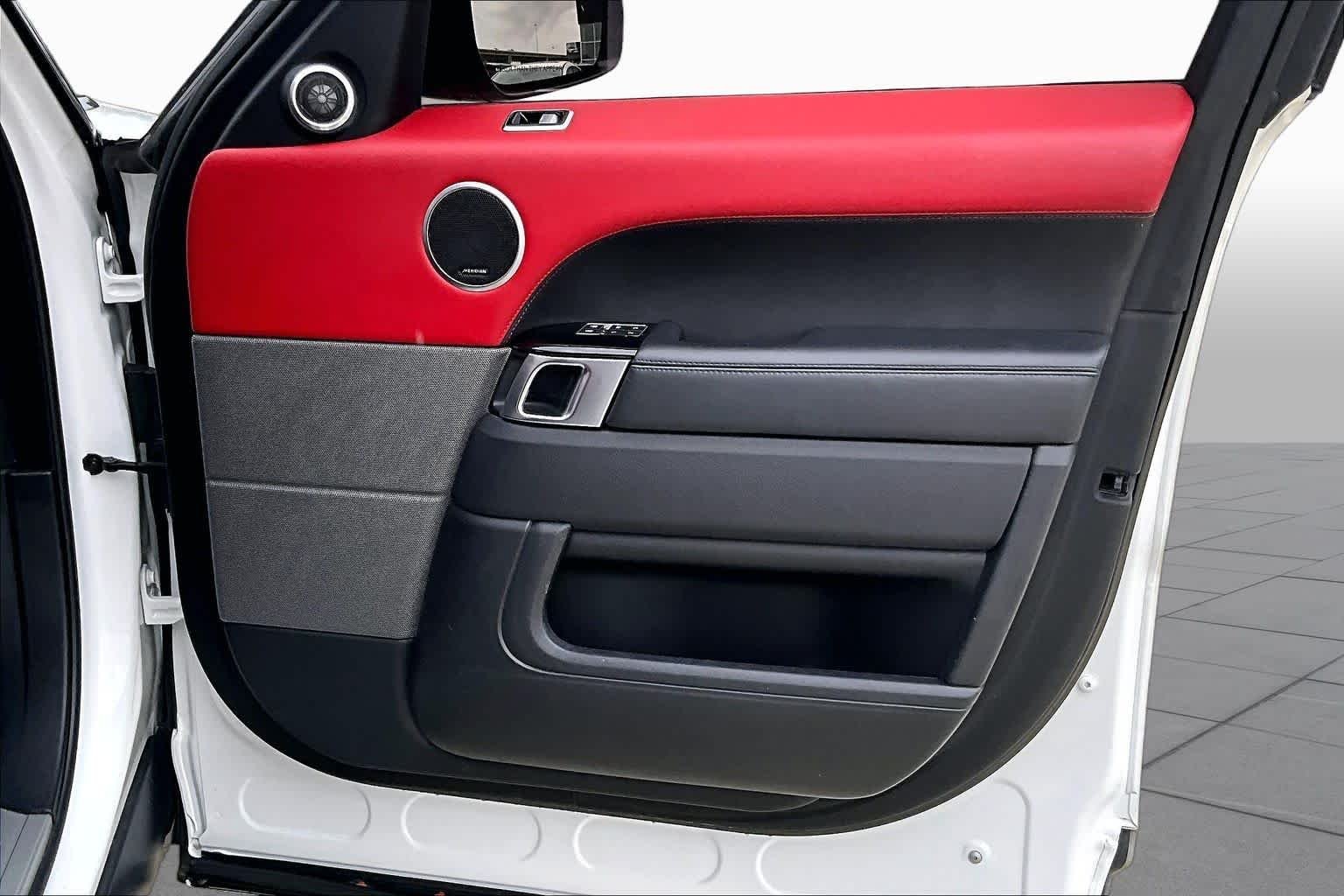 Used 2021 Fuji White Land Rover HSE Dynamic image 22
