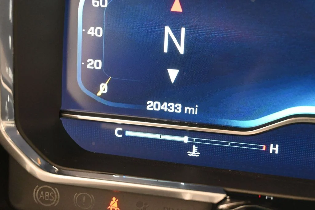 Used 2025 Summit White Chevrolet LT image 32