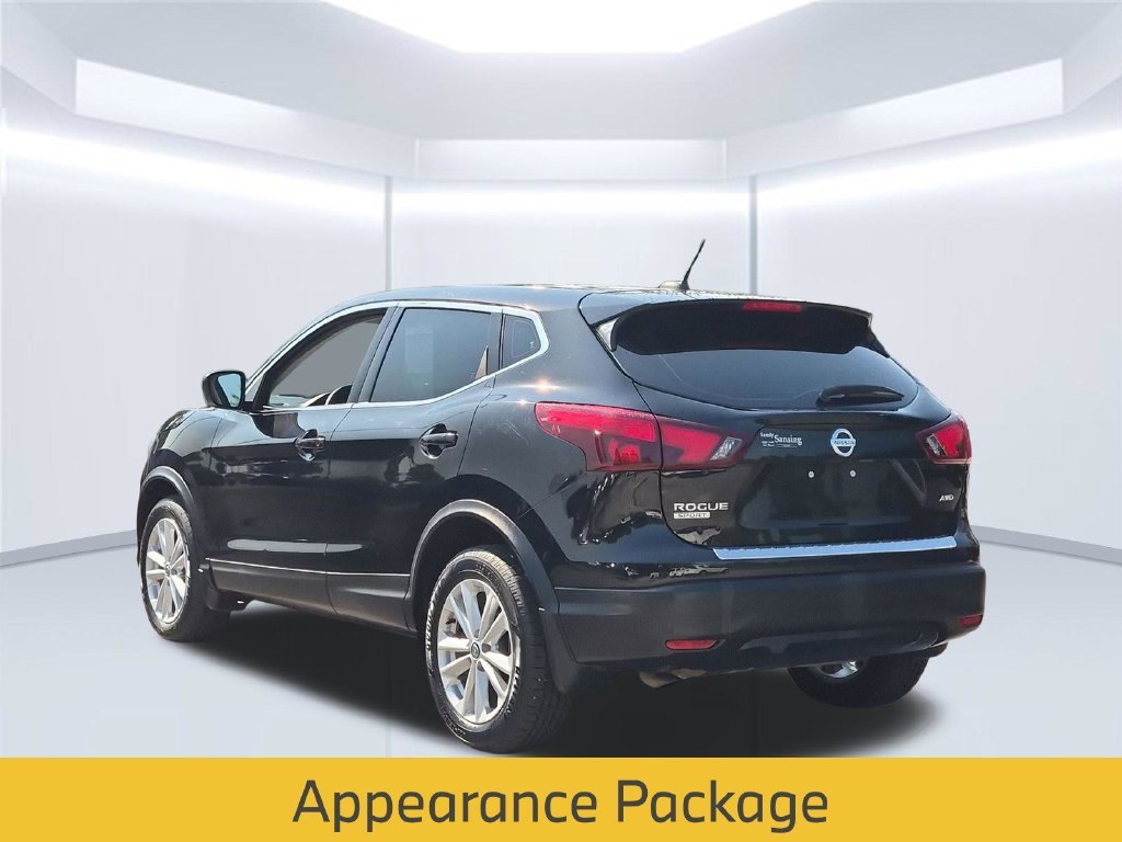 Used 2019 Black Nissan S image 4