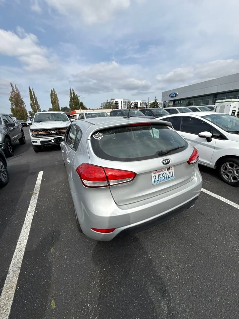 Used 2017 Silky Silver Kia LX image 4