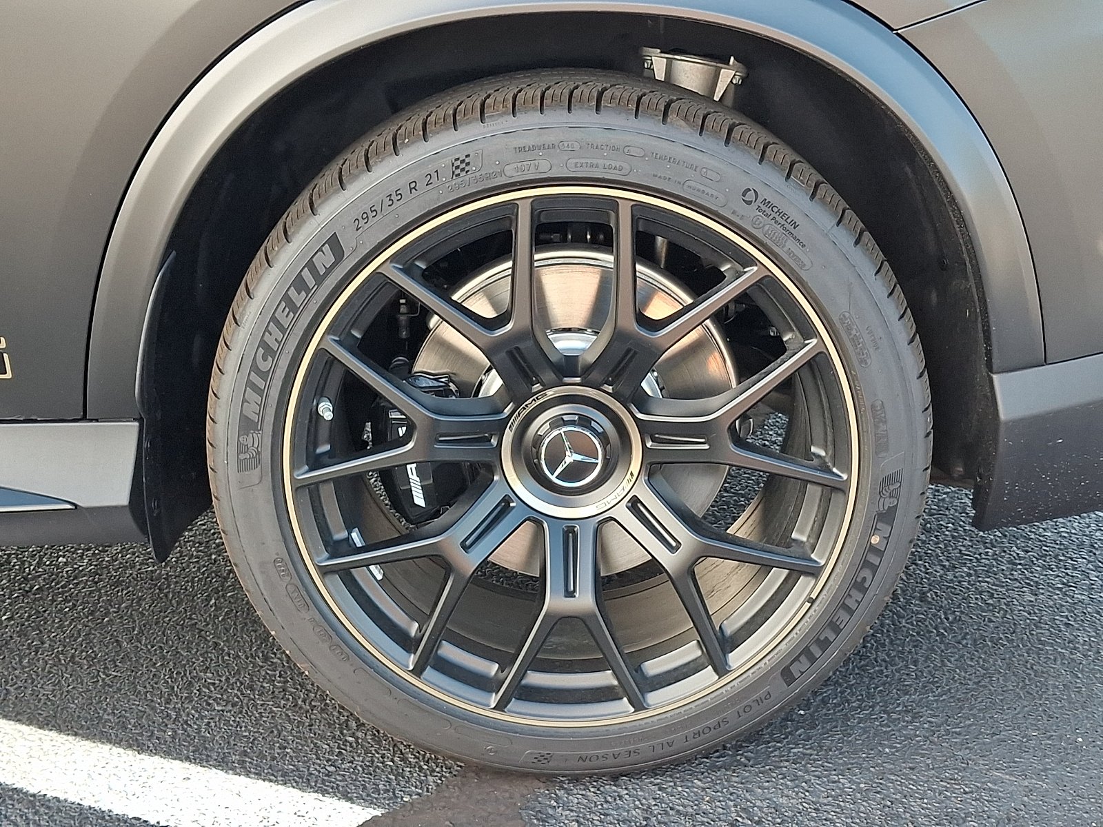 New 2027 MANUFAKTUR exclusive graphite grey magno Mercedes-Benz AMG® GLC 53 4MATIC+ Coupe image 7