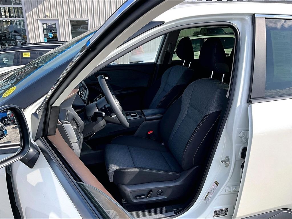 Used 2023 White Nissan SV image 10
