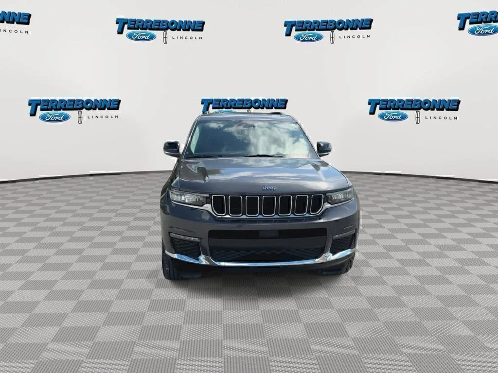 Used 2023 Metallic Jeep Limited image 3