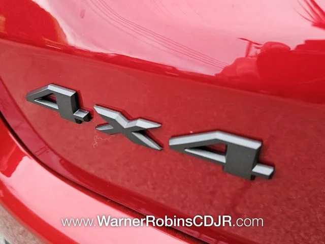 New 2026 Red Hot Pearl-Coat Exterior Paint Jeep Latitude image 11