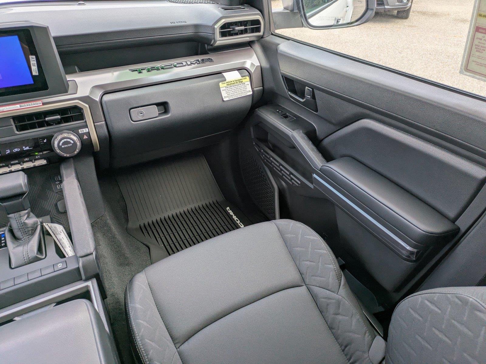 2026 Toyota Tacoma SR5 - Photo 17